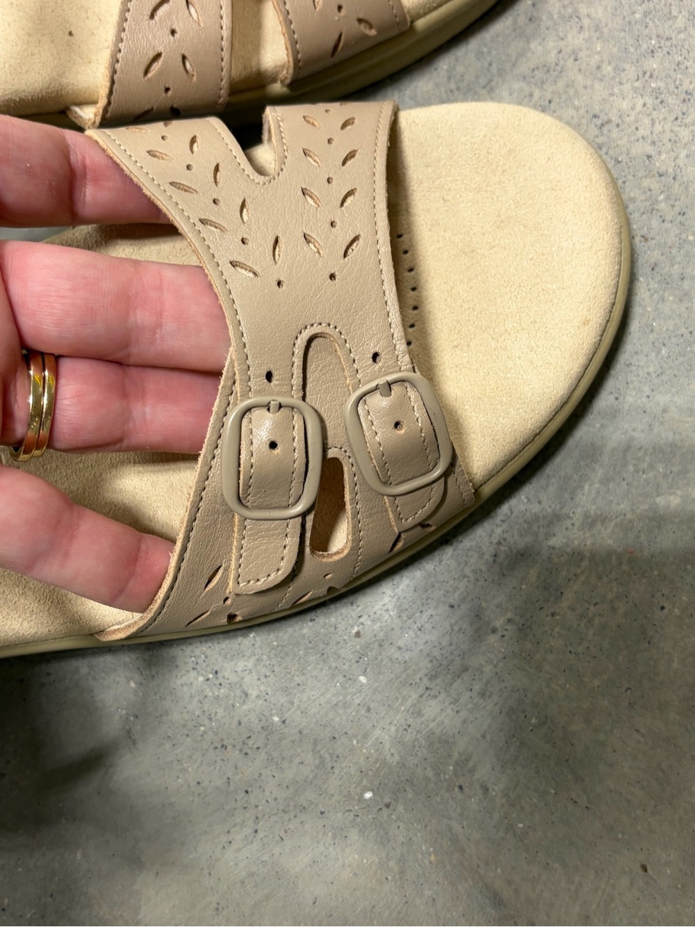 SAS Tripad Comfort Adjustable Laser Cut Sandals Flats White Size 7.5 Wide Nice - Picture 5 of 5